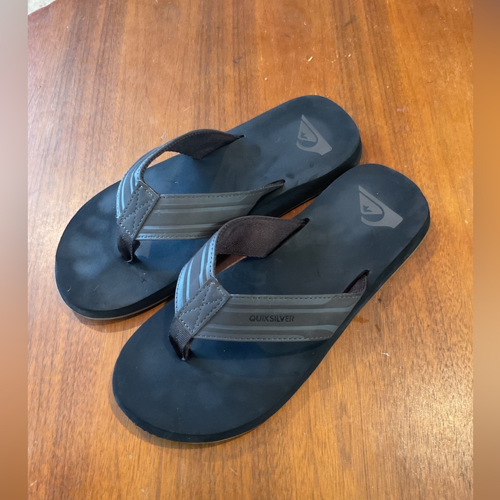 QuickSilver Thong Sandals - Size 9.5